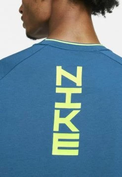 Nike Performance Herren Sport T-shirt - Dutch Blue Court Blue Volt -Angebote Nike Store 9765ed75072a4645b99e8f02e1563222