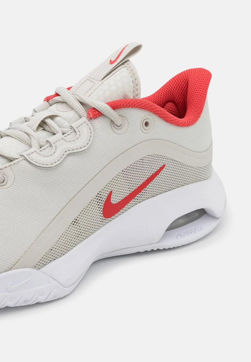 Nike Performance AIR MAX VOLLEY - Multicourt Tennisschuh - Light Bone/lobster/white | Damen 6 Nike Performance AIR MAX VOLLEY - Multicourt Tennisschuh - Light Bone/lobster/white | Damen – Bild 6