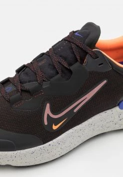 Nike Performance Herren REACT MILER 2 SHIELD - Laufschuh Neutral - Black/redstone/total Orange/indigo Burst/light Bone -Angebote Nike Store 97fb6250683f4155b1eb0eeadc846f1c