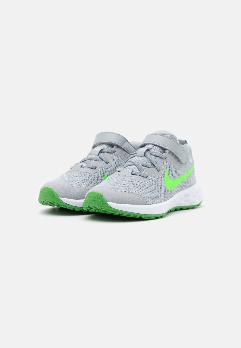 Nike Performance REVOLUTION 6 NN UNISEX - Laufschuh Neutral - Light Smoke Grey/green Strike/dark Smoke Grey/chrome 2 Nike Performance REVOLUTION 6 NN UNISEX - Laufschuh Neutral - Light Smoke Grey/green Strike/dark Smoke Grey/chrome – Bild 2