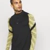 Nike Performance STRIKE DRIL - Langarmshirt - Saturn Gold/black/white | Herren