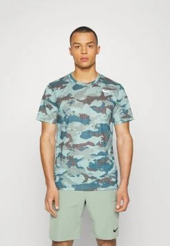 Nike Performance Herren TEE CAMO - T-Shirt Print - Ocean Cube 7 Nike Performance Herren TEE CAMO - T-Shirt Print - Ocean Cube -Angebote Nike Store 99b38c3d1f8f4af1aa36ef9254dc09d0