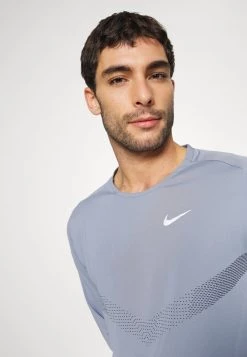 Nike Performance Herren Langarmshirt - Ashen Slate/reflective Silver -Angebote Nike Store 9d3630fc8131459abe1a9b45015941eb