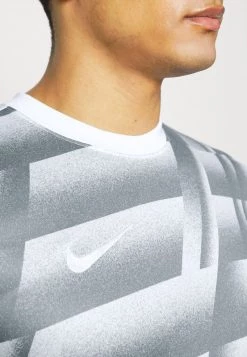 Nike Performance Herren LIBERO - Sport T-shirt - Black/black/white 11 Nike Performance Herren LIBERO - Sport T-shirt - Black/black/white -Angebote Nike Store 9d3d5bd0a34042f4bfe2ffd1b9dd5886