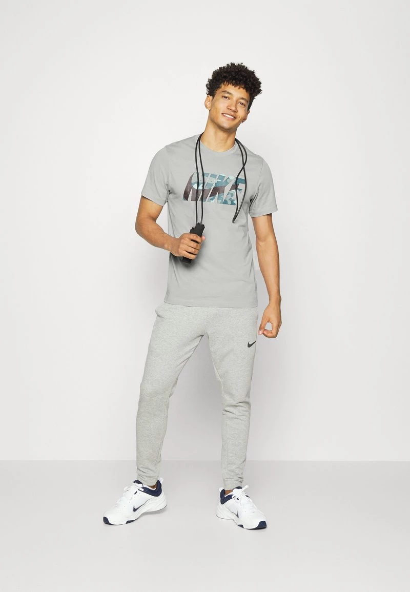 Nike Performance Herren Sport T-shirt - Light Smoke Grey 2 Nike Performance Herren Sport T-shirt - Light Smoke Grey – Bild 2