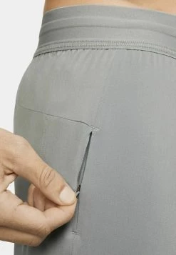 Nike Performance Herren Kurze Sporthose - Particle Grey/black 13 Nike Performance Herren Kurze Sporthose - Particle Grey/black -Angebote Nike Store 9dc71250abc94b9aa2b7d890373d3d61