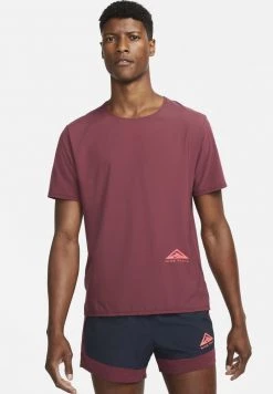 Nike Performance M NK DF TRAIL RISE - T-Shirt Print - Dark Beetroot/(reflective Silv) | Herren