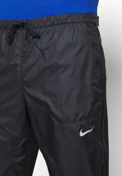 Nike Performance Herren SHIELD - Jogginghose - Black/reflective Silver -Angebote Nike Store a0bca4c9d57045648e12099564645ae9