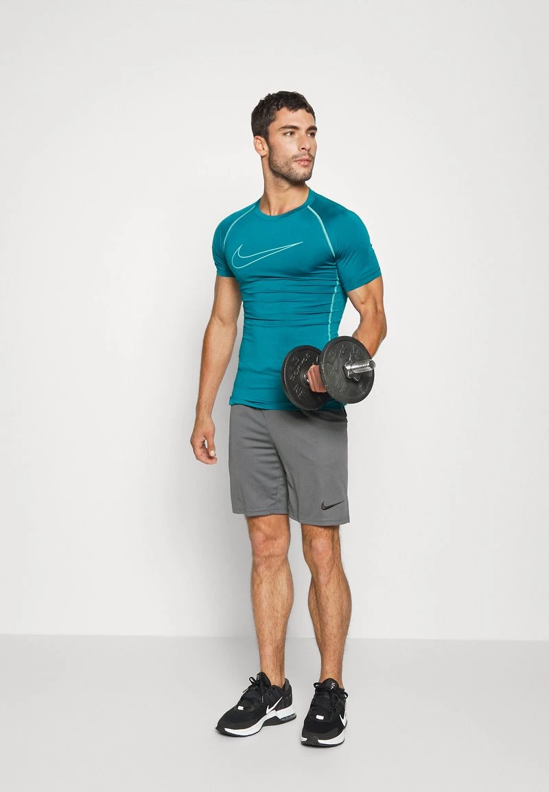 Nike Performance Herren Kurze Sporthose - Iron Grey/(black) 2 Nike Performance Herren Kurze Sporthose - Iron Grey/(black) – Bild 2