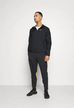 Nike Performance Herren Laufjacke - Black -Angebote Nike Store a19efd25ce7645c0871372092738fa1e