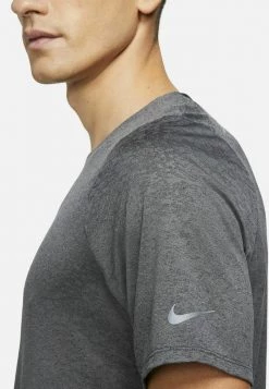 Nike Performance Herren T-Shirt Print - Black/iron Grey -Angebote Nike Store a39bd67930fd45c9b48ebe75add08771