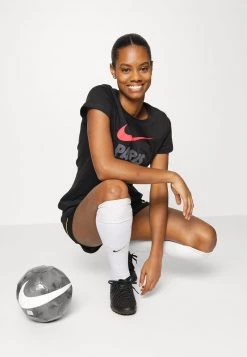 Nike Performance Damen PARIS ST GERMAIN CLUB TEE - Vereinsmannschaften - Black/siren Red 9 Nike Performance Damen PARIS ST GERMAIN CLUB TEE - Vereinsmannschaften - Black/siren Red -Angebote Nike Store a5bcadd4f8b94b1ea53576003a73ded5