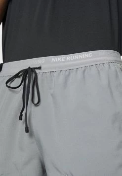 Nike Performance Herren STRIDE - Kurze Sporthose - Smoke Grey/black -Angebote Nike Store a5d34fd41021484798c3b2d356691237