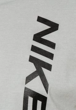 Nike Performance BURNOUT - T-Shirt Print - Particle Grey/black | Herren -Angebote Nike Store a613d3cff76c4a7fa743a3f92b1ef19a