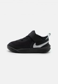 Nike Performance TEAM HUSTLE 10 UNISEX - Basketballschuh - Black/metallic Silver/volt/white