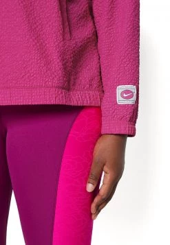 Nike Performance PLUS - Laufjacke - Active Pink | Damen 11 Nike Performance PLUS - Laufjacke - Active Pink | Damen -Angebote Nike Store a6d472e77a9b4e9480ff771dc5624539