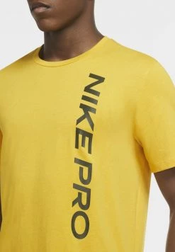 Nike Performance BURNOUT - T-Shirt Print - Dark Sulphur/sequoia | Herren 10 Nike Performance BURNOUT - T-Shirt Print - Dark Sulphur/sequoia | Herren -Angebote Nike Store a72cb4973f474ae9a327ecd202073c21