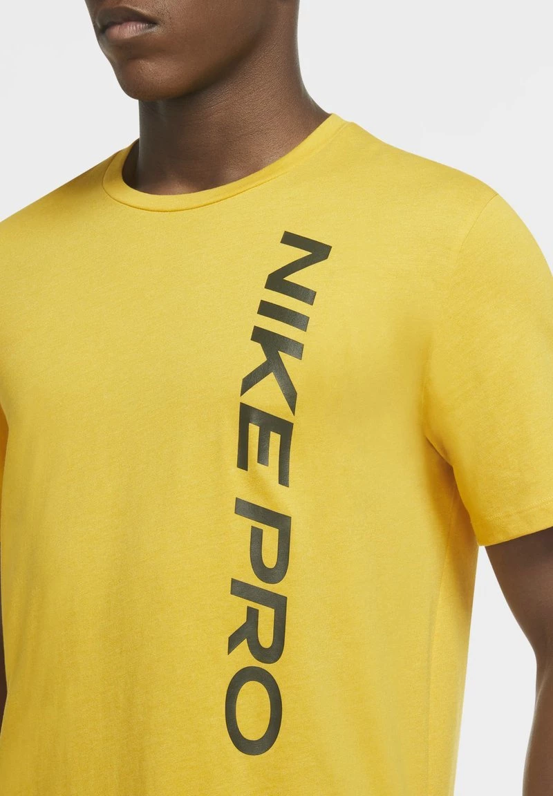 Nike Performance BURNOUT - T-Shirt Print - Dark Sulphur/sequoia | Herren 4 Nike Performance BURNOUT - T-Shirt Print - Dark Sulphur/sequoia | Herren – Bild 4