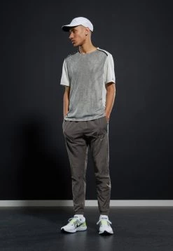 Nike Performance Herren RUN RISE 365 - Sport T-shirt - Light Bone/silver