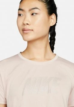 Nike Performance ONE - T-Shirt Print - Rosa | Damen -Angebote Nike Store a7ae7a4900614722a99b7d2904d44b2a