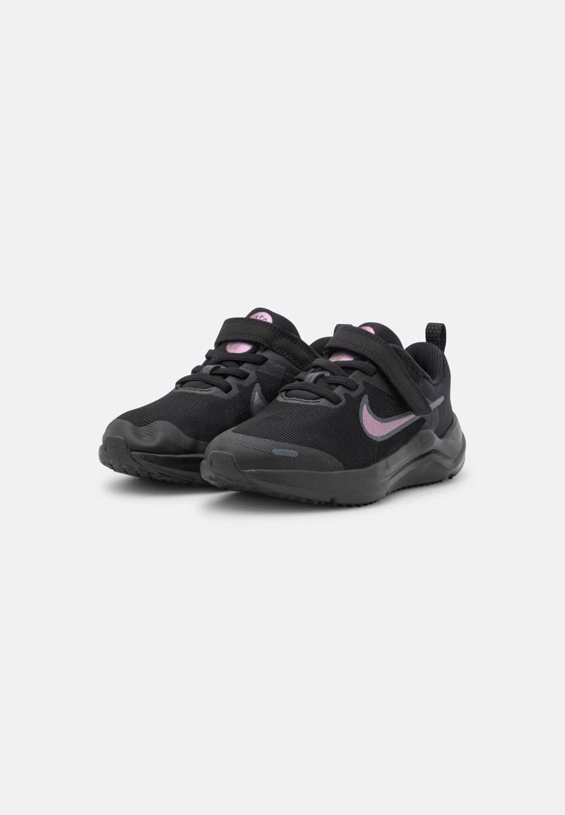 Nike Performance DOWNSHIFTER 12 NN UNISEX - Laufschuh Neutral - Black/ligt Smoke Grey/dark Smoke Grey 2 Nike Performance DOWNSHIFTER 12 NN UNISEX - Laufschuh Neutral - Black/ligt Smoke Grey/dark Smoke Grey – Bild 2