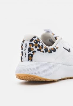 Nike Performance Damen REACT ESCAPE - Laufschuh Neutral - White/black/light Bone/wheat/light Brown -Angebote Nike Store aa4c704c05914f37a1bee66db3390a75