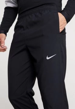 Nike Performance Herren RUN STRIPE PANT - Jogginghose - Black/silver -Angebote Nike Store aa6403a77c594f6aba16796023435e54
