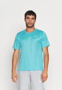Nike Performance Herren MILER EMBOSS - T-Shirt Print - Chlorine Blue/silver