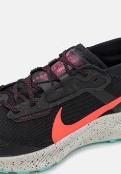 Nike Performance Herren PEGASUS TRAIL 3 GTX - Laufschuh Trail - Black/bright Crimson/dark Beetroot/dynamic Turquoise/light Bone -Angebote Nike Store ad9bb693b34d443a8dde8cb9e7d49f41