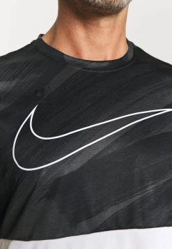 Nike Performance Herren SUPERSET ENERGY - Sport T-shirt - Anthracite/white -Angebote Nike Store ae223bfa21914b8c99c0d038de9e70c7