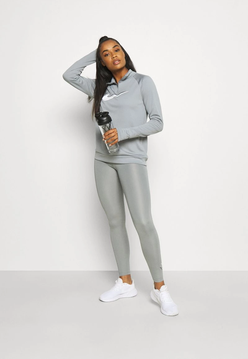 Nike Performance Damen RUN - Langarmshirt - Particle Grey/white 2 Nike Performance Damen RUN - Langarmshirt - Particle Grey/white – Bild 2