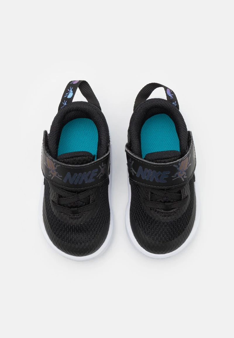 Nike Performance TEAM HUSTLE UNISEX - Basketballschuh - Black/multicolor/chlorine Blue/white 4 Nike Performance TEAM HUSTLE UNISEX - Basketballschuh - Black/multicolor/chlorine Blue/white – Bild 4