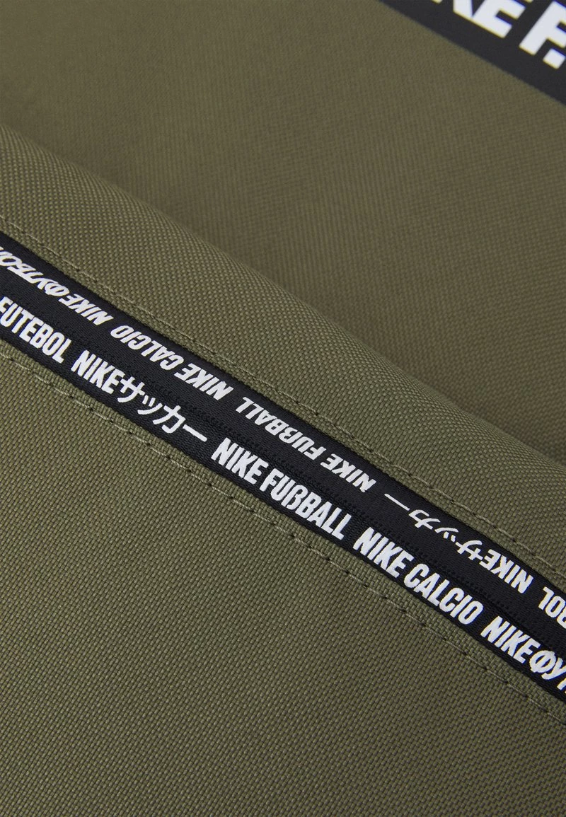 Nike Performance FC UNISEX - Tagesrucksack - Medium Olive/black/white 5 Nike Performance FC UNISEX - Tagesrucksack - Medium Olive/black/white – Bild 5
