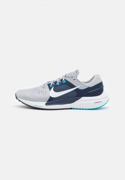 Nike Performance Herren AIR ZOOM VOMERO 15 - Laufschuh Neutral - Wolf Grey/white/midnight Navy/chlorine Blue