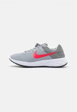 Nike Performance REVOLUTION 6 FLYEASE - Laufschuh Neutral - Light Smoke Grey/siren Red/particle Grey/dark Smoke Grey | Herren