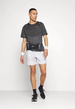 Nike Performance RUN - Sport T-shirt - Black/iron Grey/reflective Silver | Herren -Angebote Nike Store b511430806e44c85ac8a967c7786a5a7