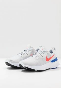 Nike Performance Herren REACT MILER - Laufschuh Neutral - Pure Platinum/racer Blue/bright Crimson -Angebote Nike Store b521e43fce994fa38c4539ea302aff7e
