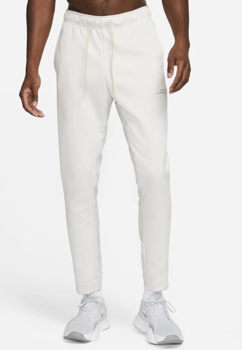 Nike Performance Herren TAPER - Jogginghose - Light Bone 1 Nike Performance Herren TAPER - Jogginghose - Light Bone