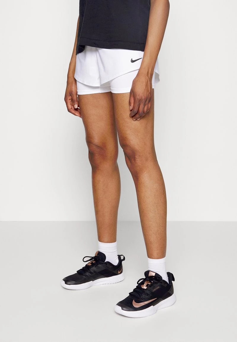 Nike Performance Damen ADVANTAGE SHORT - Kurze Sporthose - White/white/black 1 Nike Performance Damen ADVANTAGE SHORT - Kurze Sporthose - White/white/black