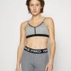 Nike Performance Damen INDY LOGO CUTOUT BRA - Sport-BH Mit Leichter Stützkraft - Particle Grey/pure/black/white