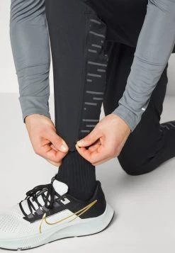 Nike Performance NIKE DRI-FIT RUN DIVISION CHALLENGER HERREN LAUFHOSE - Jogginghose - Black/reflective Silv -Angebote Nike Store b8cd6cc28f824ad7b27f2c2f9a60e6a6