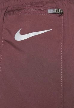 Nike Performance Damen TEMPO LUXE SHORT - Kurze Sporthose - Dark Wine/venice/reflective Silver -Angebote Nike Store b92229af4e59411a9063b31b840aee11