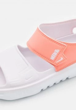 Nike Performance PLAYSCAPE UNISEX - Badesandale - Crimson Bliss/light Violet/white -Angebote Nike Store b9890d7f42554a1c9b1f5466fb0b85ad