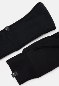 Nike Performance Damen WOMENS ESSENTIAL RUNNING HEADBAND AND GLOVE SET - Fingerhandschuh - Black/silver 6 Nike Performance Damen WOMENS ESSENTIAL RUNNING HEADBAND AND GLOVE SET - Fingerhandschuh - Black/silver -Angebote Nike Store bae066459c4a4bf4bc785d642236242f