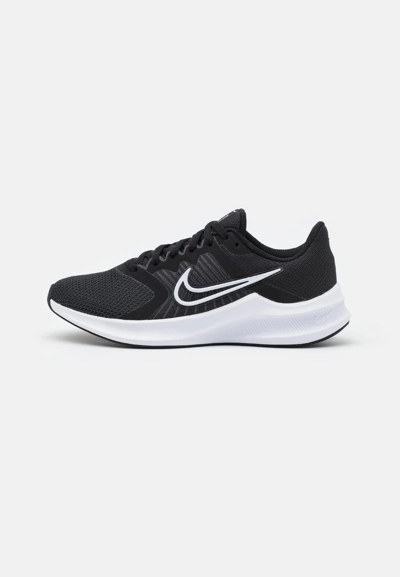 Nike Performance Damen DOWNSHIFTER 11 - Laufschuh Stabilität - Black/white/dark Smoke Grey 1 Nike Performance Damen DOWNSHIFTER 11 - Laufschuh Stabilität - Black/white/dark Smoke Grey