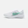 Nike Performance Damen DOWNSHIFTER 11 - Laufschuh Stabilität - White/green Glow/infinite Lilac/violet Shock/football Grey