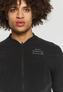 Nike Performance Herren RUN ELEMENT - Laufjacke - Black/silver 9 Nike Performance Herren RUN ELEMENT - Laufjacke - Black/silver -Angebote Nike Store bb880fb1935248299a2bdd3f84d8c54a