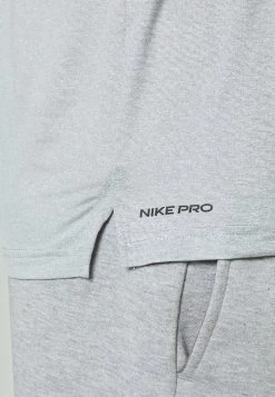 Nike Performance Herren T-Shirt Basic - Smoke Grey/light Smoke Grey/heather/black -Angebote Nike Store bc298b9aa70b44778f74d8d70f11120b