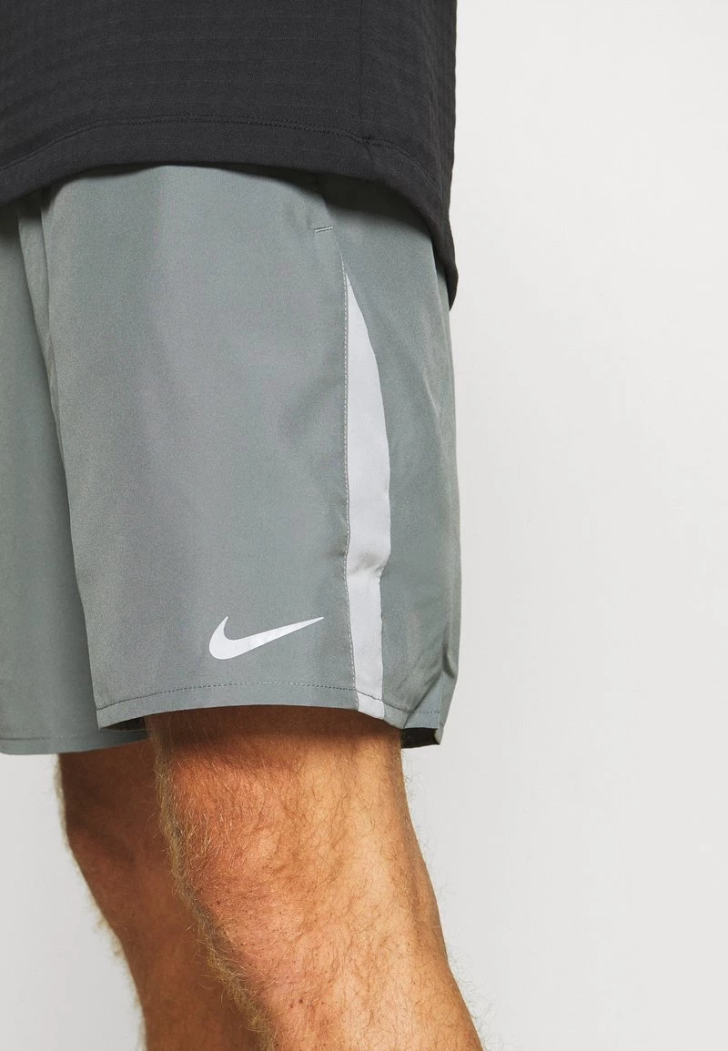 Nike Performance RUN SHORT - Kurze Sporthose - Smoke Grey | Herren 4 Nike Performance RUN SHORT - Kurze Sporthose - Smoke Grey | Herren – Bild 4