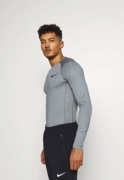 Nike Performance Langarmshirt - Smoke Grey/light Smoke Grey/black | Herren 9 Nike Performance Langarmshirt - Smoke Grey/light Smoke Grey/black | Herren -Angebote Nike Store bd2788d7dbda4df4b57b00e12fe37b6e